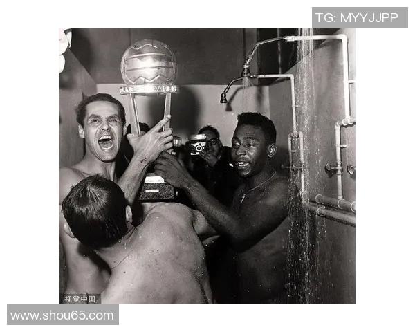 贝利时代的足球传奇人物与他们的辉煌成就回顾