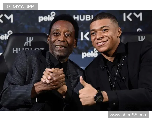 足球明星同框瞬间定格梦想与荣耀的完美时刻